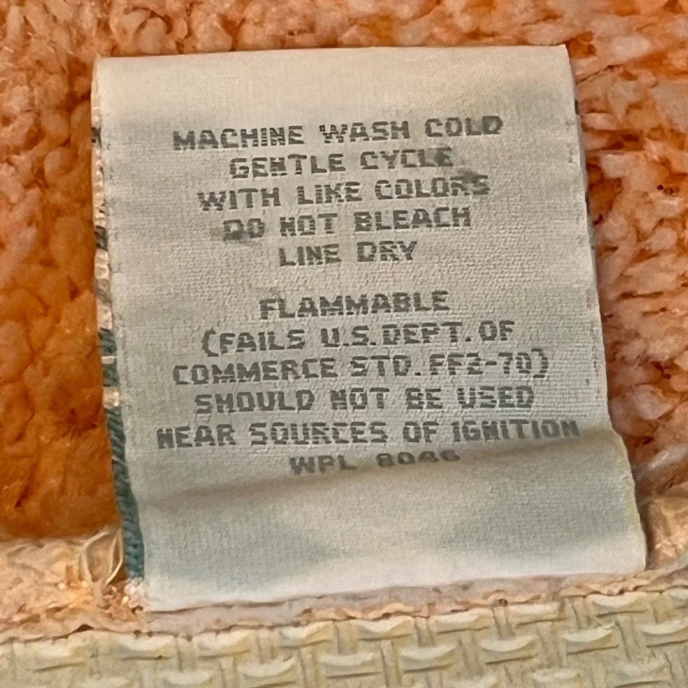 Martha stewart 100% nylon collection Bath rug 18 by 24 Inches